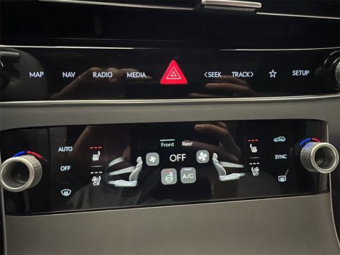 Certified 2026 Genesis GV70 2.5T Advanced image 25