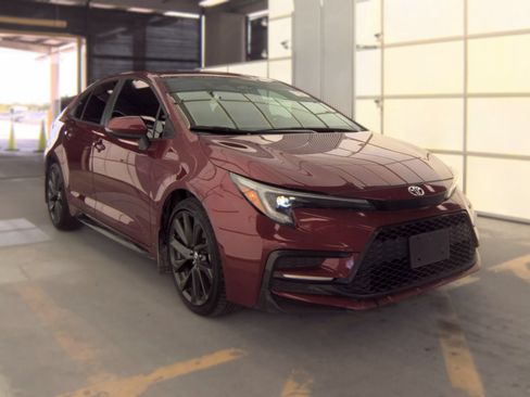 Used 2026 Toyota Corolla SE FWD image 2