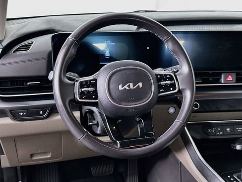 Used 2025 Kia Carnival FWD image 18