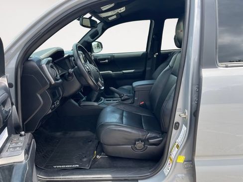 Used 2017 Toyota Tacoma TRD Pro AWD/4WD image 9