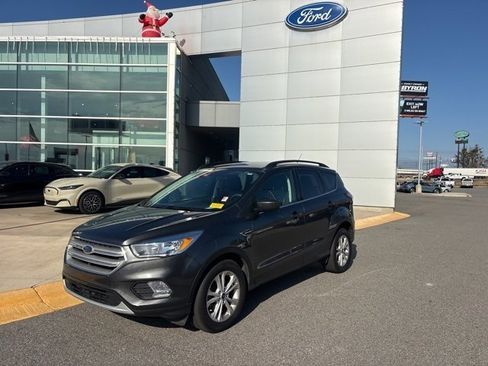 Used 2018 Ford Escape SE image 1