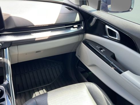 Used 2023 Kia Carnival SX Prestige FWD image 17