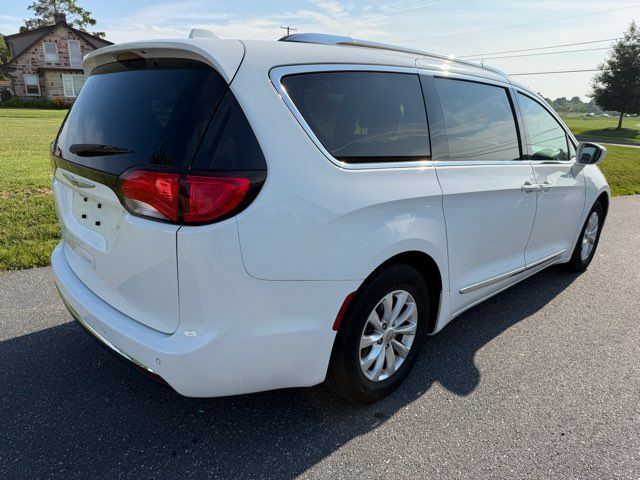 Used 2019 Chrysler Pacifica Touring-L FWD image 8