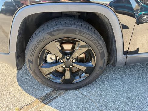 Used 2015 Jeep Cherokee Latitude w/ Comfort/Convenience Group AWD/4WD image 3