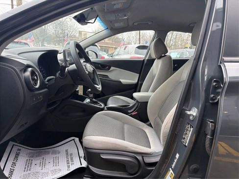 Used 2023 Hyundai Kona SE image 9