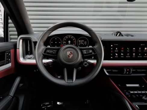 Certified 2025 Porsche Cayenne Coupe image 16