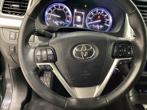Used 2019 Toyota Highlander SE AWD/4WD image 7