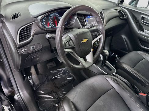 Used 2022 Chevrolet Trax LT w/ Midnight Edition AWD/4WD image 23