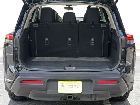 Used 2024 Nissan Pathfinder SV w/ SV Premium Package FWD image 9