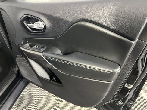 Used 2022 Jeep Cherokee Latitude Lux w/ Sun & Sound Group image 36