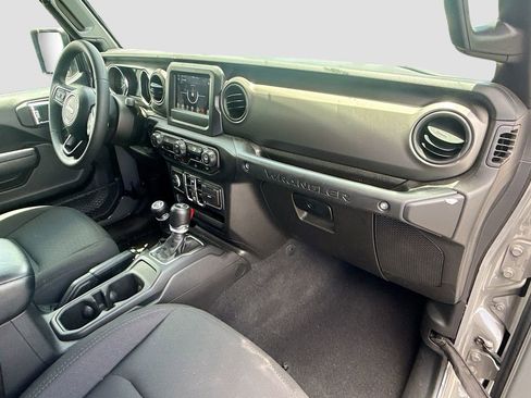 Used 2023 Jeep Wrangler Unlimited AWD/4WD image 34