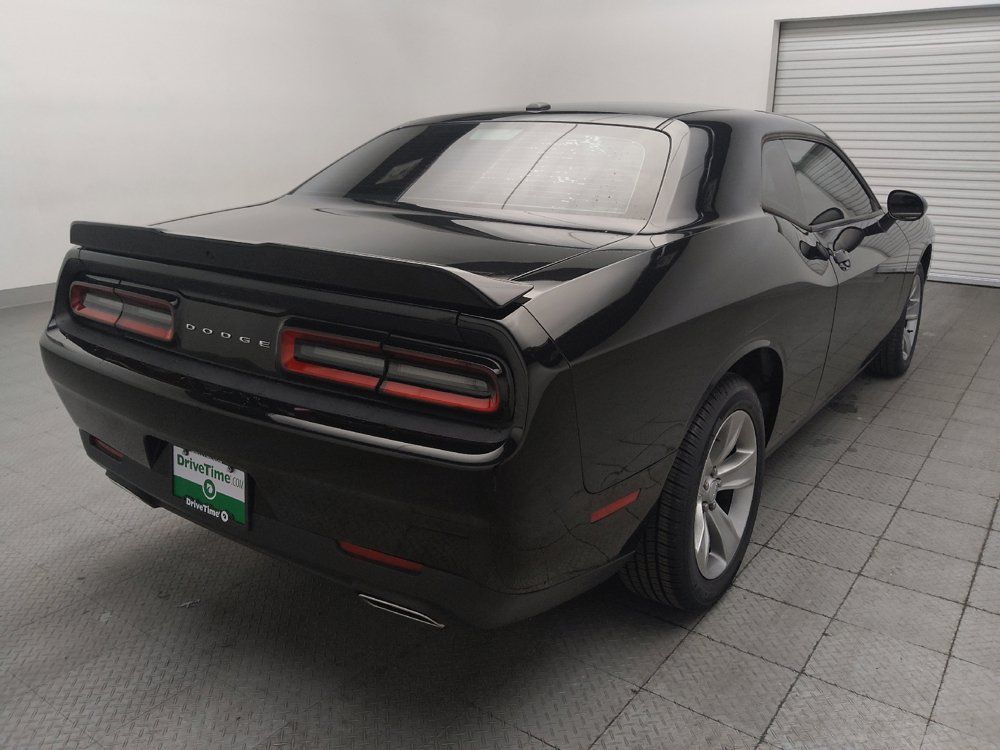 Used 2019 Dodge Challenger SXT RWD image 9