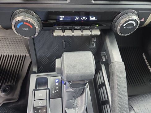 Certified 2025 Toyota Tacoma SR5 AWD/4WD image 22