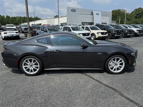 Used 2024 Ford Mustang GT Premium image 8