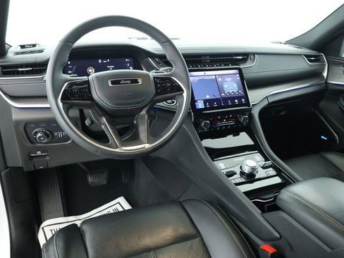 Used 2023 Jeep Grand Cherokee Overland w/ Luxury Tech Group IV image 11