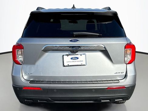 Used 2022 Ford Explorer XLT image 11