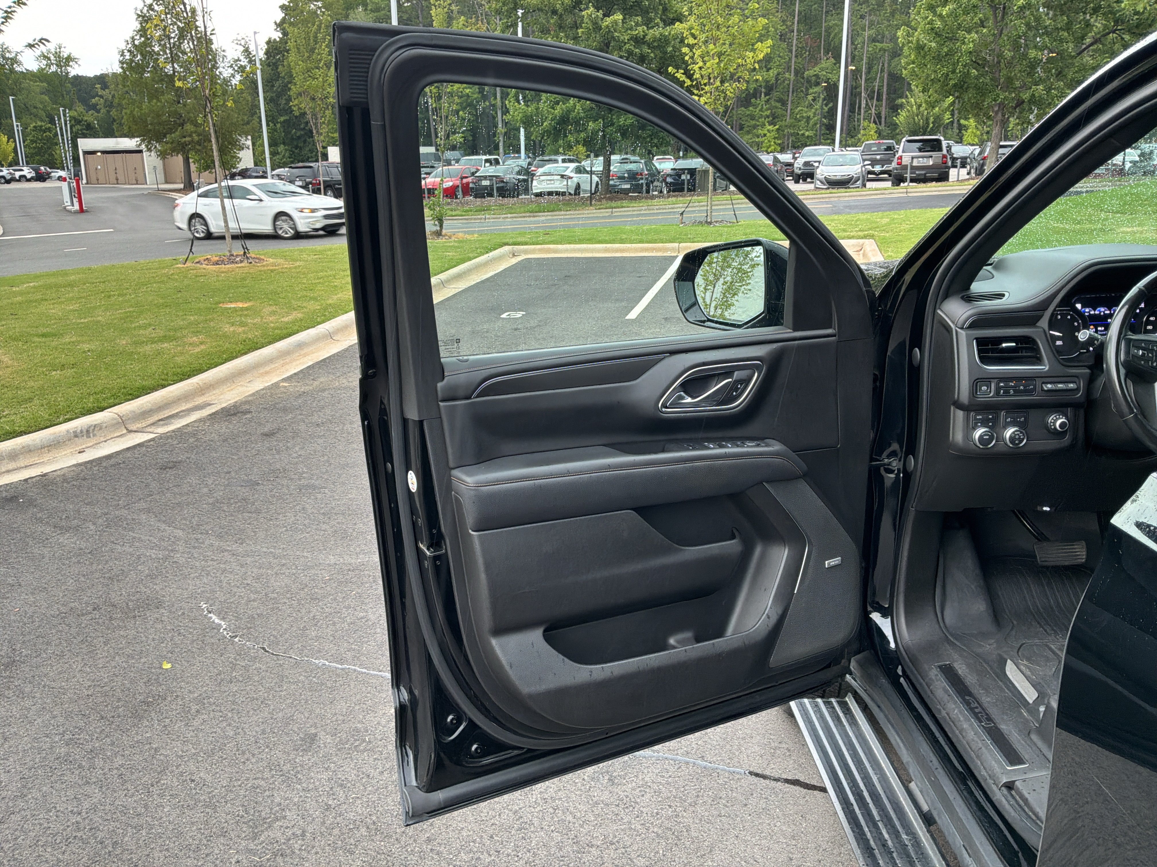Used 2021 GMC Yukon AT4 w/ AT4 Premium Package AWD/4WD image 14