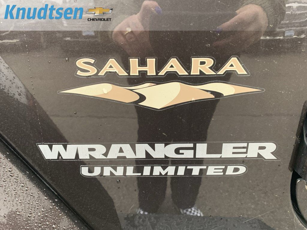 Used 2013 Jeep Wrangler Unlimited Sahara w/ Connectivity Group AWD/4WD image 10