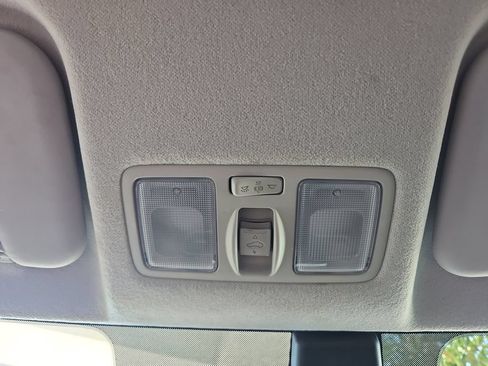 Used 2025 Hyundai Venue SEL FWD image 21