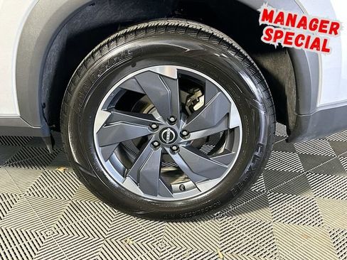 Used 2024 Nissan Rogue SV FWD image 27