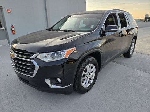 Used 2020 Chevrolet Traverse LT FWD image 1