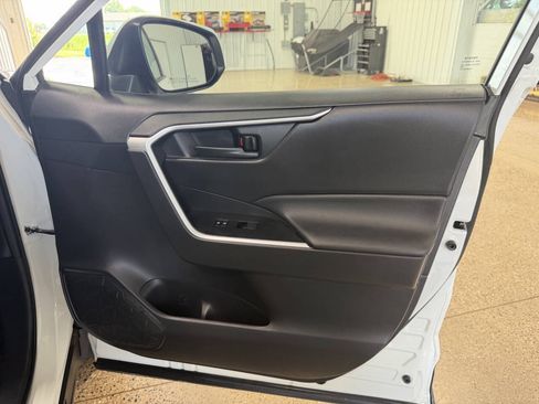 Used 2022 Toyota RAV4 LE w/ Carpet Mat Package (TMS) AWD/4WD image 29