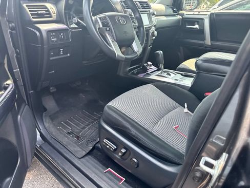 Used 2018 Toyota 4Runner SR5 AWD/4WD image 11