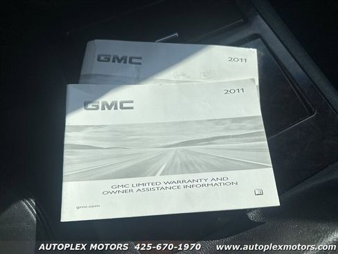 Used 2011 GMC Yukon Denali image 29