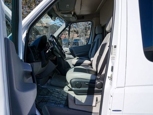 Used 2015 Mercedes-Benz Sprinter 2500 image 75