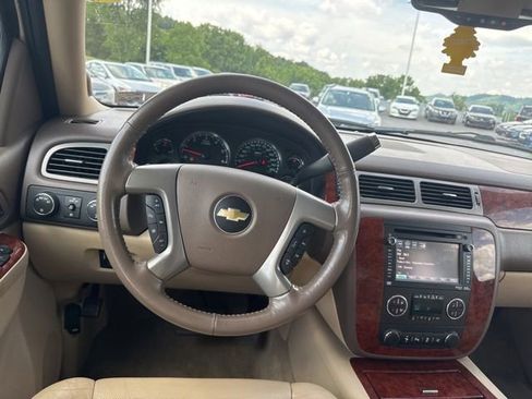 Used 2013 Chevrolet Avalanche LTZ AWD/4WD image 16