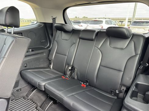 Used 2024 Kia Telluride LX image 32