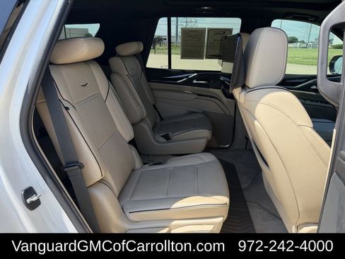 Used 2021 Cadillac Escalade Premium Luxury AWD/4WD image 35
