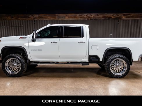Used 2025 Chevrolet Silverado 2500 LTZ w/ LTZ Premium Package AWD/4WD image 6