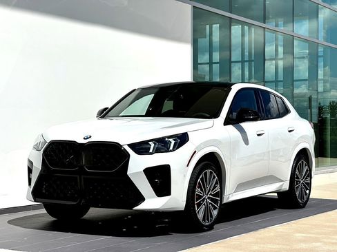 New 2026 BMW X2 xDrive28i w/ M Sport Package AWD/4WD image 9