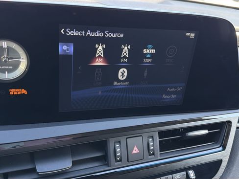 Used 2022 Lexus ES 300h w/ Premium Package image 18