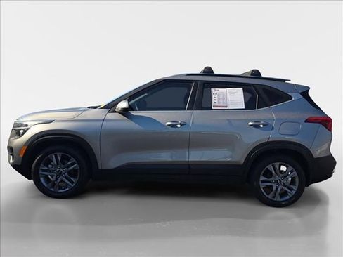 Used 2023 Kia Seltos S w/ Navigation Package image 2