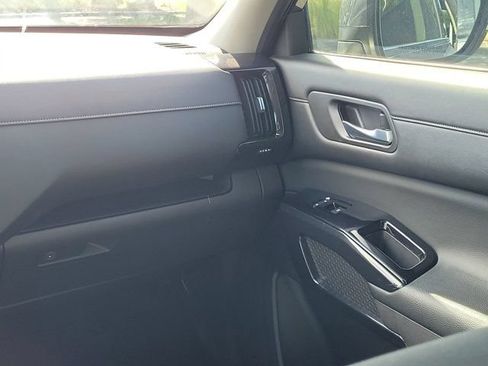 Used 2022 Nissan Pathfinder SV FWD image 6