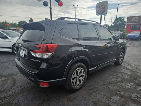 Used 2019 Subaru Forester Premium AWD/4WD image 8