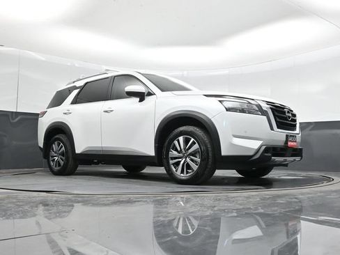 Used 2025 Nissan Pathfinder SL FWD image 70