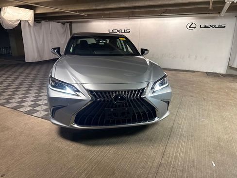 Used 2023 Lexus ES 350 w/ Premium Package FWD image 3
