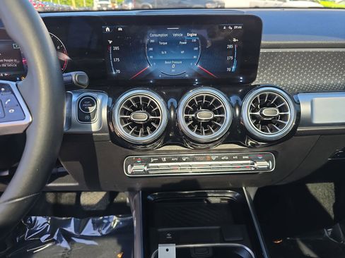 Used 2024 Mercedes-Benz GLB 250 4MATIC image 22