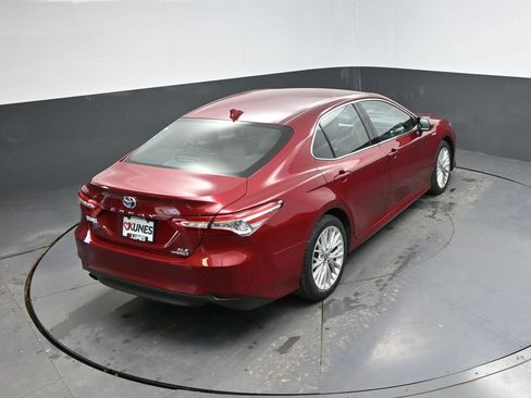 Used 2020 Toyota Camry XLE FWD image 31