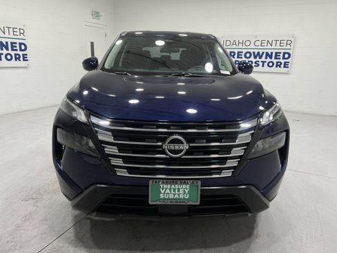 Used 2025 Nissan Rogue SV AWD/4WD image 3