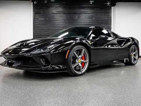 Used 2021 Ferrari F8 Tributo image 1
