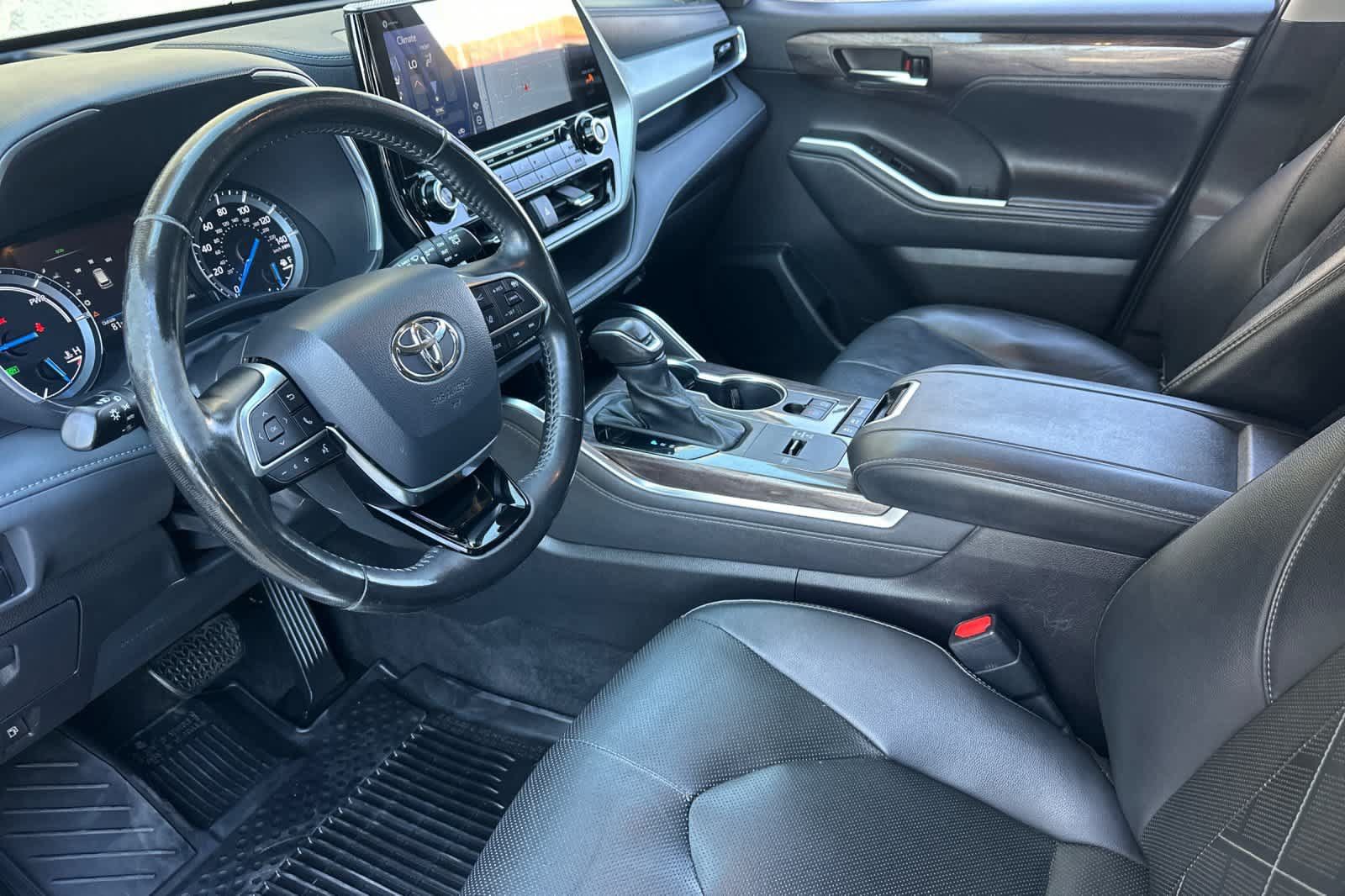Used 2021 Toyota Highlander Platinum AWD/4WD image 9