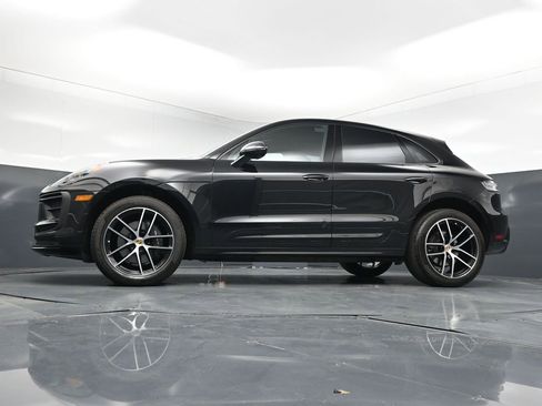 Used 2025 Porsche Macan AWD/4WD image 21