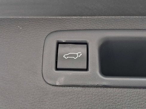 Used 2024 Toyota Highlander Platinum image 31