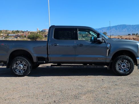 Used 2024 Ford F350 Lariat image 2