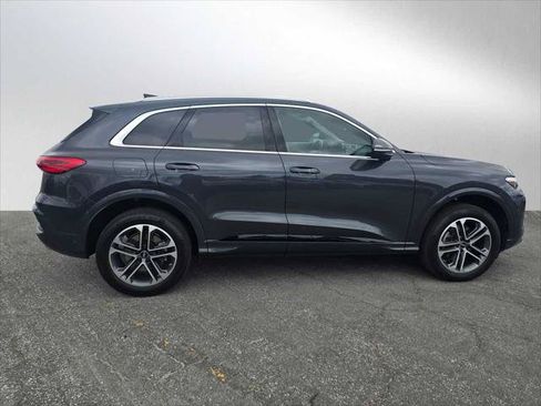 Used 2025 Audi Q5 Premium Plus w/ Premium Plus AWD/4WD image 2
