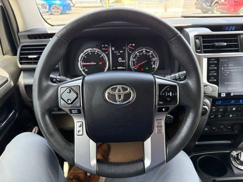 Used 2022 Toyota 4Runner Limited AWD/4WD image 30